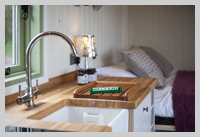 shepherd hut accommodation glastonbury